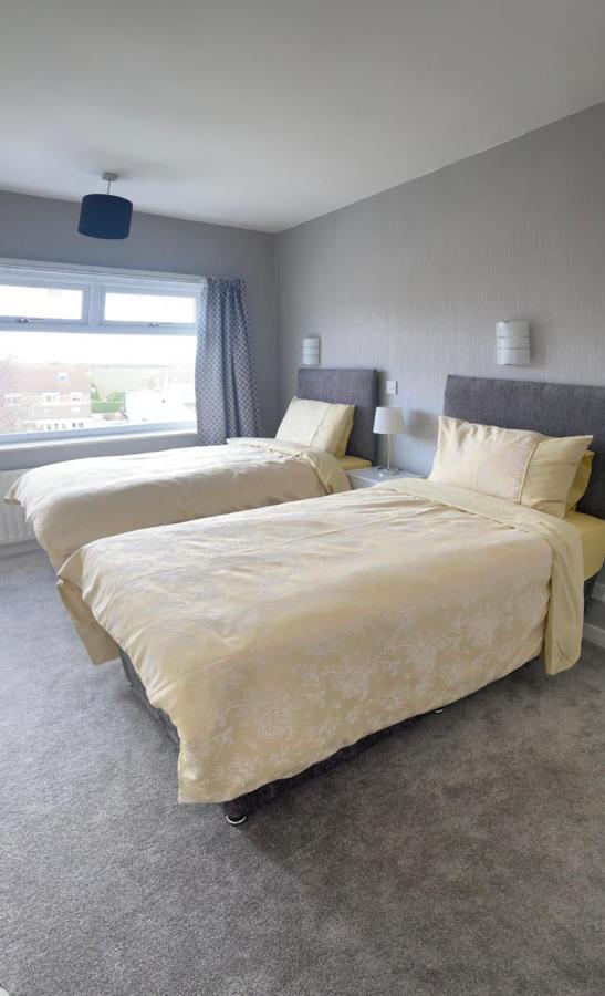 Large 4 Bedroom Home In Boston Spa Village In-Between York, Harrogate And Leeds, Sleeps 9 Екстер'єр фото