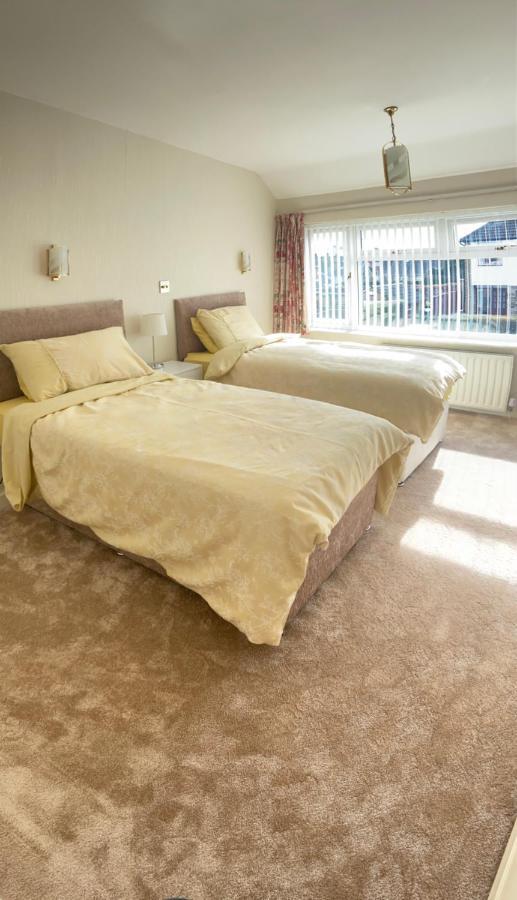 Large 4 Bedroom Home In Boston Spa Village In-Between York, Harrogate And Leeds, Sleeps 9 Екстер'єр фото