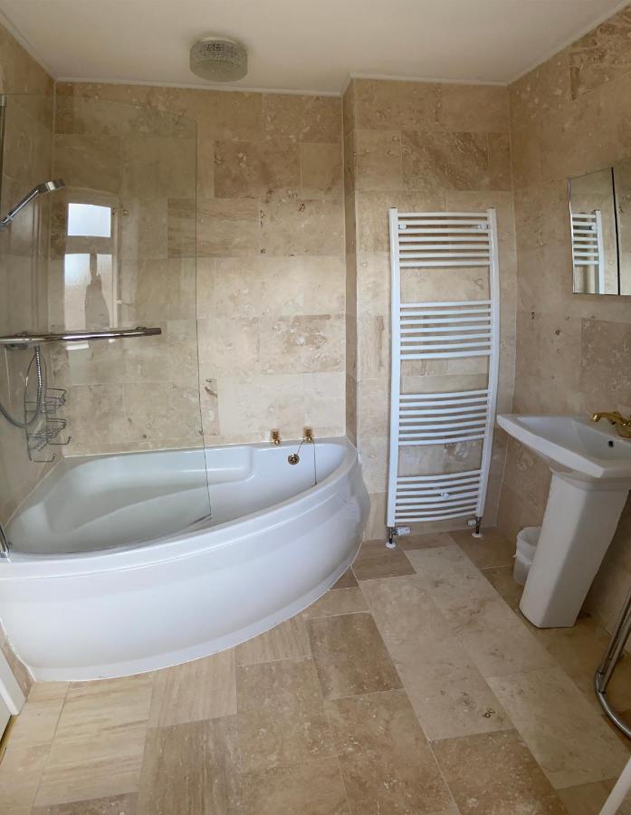 Large 4 Bedroom Home In Boston Spa Village In-Between York, Harrogate And Leeds, Sleeps 9 Екстер'єр фото